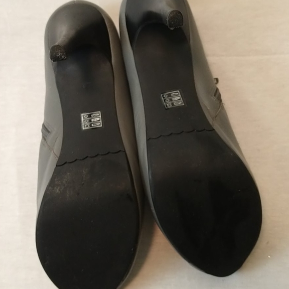 Pumps - Picture 4 of 7